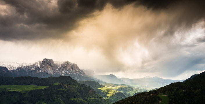 dramatische Wolken in S&uuml;dtirol