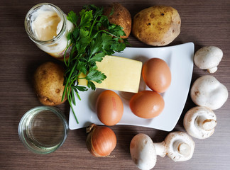 Salad with mushrooms, potatoes and cheese