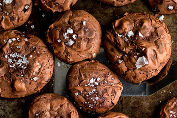 Close up of baked cookies on baking tray
