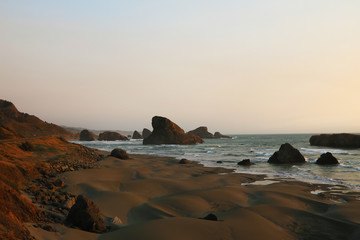 Fototapeta na wymiar Beautiful sandy beach with cliffs on the Pacific coast