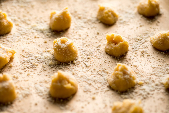 Close up of goug&Euml;re