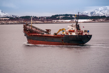 Obraz premium Norway water transportation during ice cold winter time
