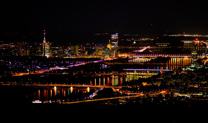 Fototapeta na wymiar Wien, Donau bei Nacht