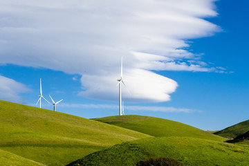 Fototapeta na wymiar Wind turbines on the hills of east San Francisco bay area, Altamont Pass, Livermore, California