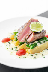 fresh seared tuna steak with creamy mustard and pepper sauce