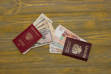 Рубли и доллоры вложены в российский и заграничный паспорт.