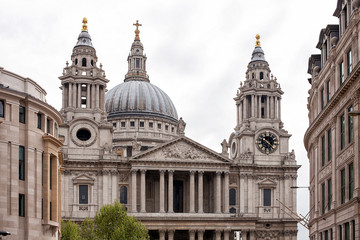 Fototapeta na wymiar View of St Pauls Cathedral London