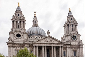 Fototapeta na wymiar View of St Pauls Cathedral London
