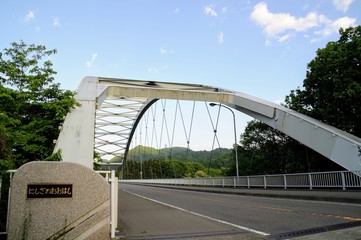 山の中の橋