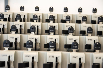 ロック式の傘立て