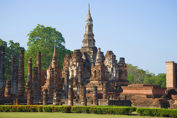 Fototapeta premium The ruins of the Buddhist temple Wat Mahathat close up on a sunny morning. Sukhothai, Thailand