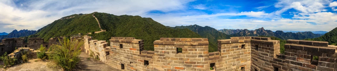 Papier Peint photo Lavable Mur chinois Panorama of one of remote parts of the Great Wall of China in the Mutianyu village near Beijing