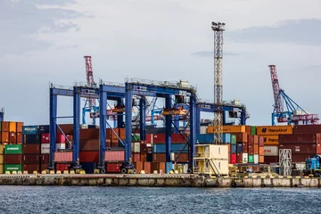 Tuinposter Poort Odessa, Oekraïne: Containerterminal van commerciële zeehaven.