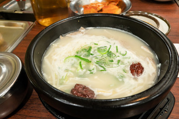 ソルロンタン　韓国料理