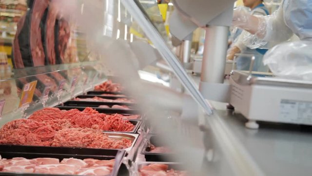Sale of ground beef in the store