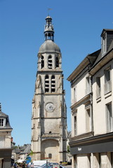 Fototapeta na wymiar Ville de Vendôme, architecture, église, bâtiment classé, colombages, département du Loir-et-Cher, France