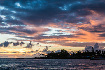 Fototapeta na wymiar Sonnenuntergang in Kailua Kona, Big Island, Hawaii