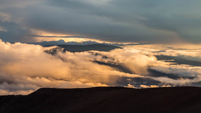 Blick auf den aktiven Mauna Loa, vom Mauna Kea, Big Island, Hawaii