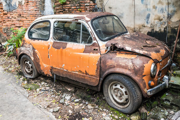 Fototapeta premium Old, abandoned car