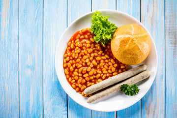 English breakfast - bun,sausages,beans