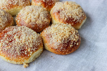 Lush buns with crumbs