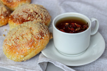 Lush buns with crumbs