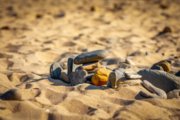 Piedras equilibrio en playa