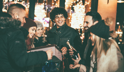 Obraz premium Friends At New Year Night