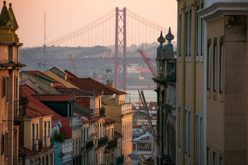 Lissabon Portugal, von barrio alto nach ponte 25 de abril