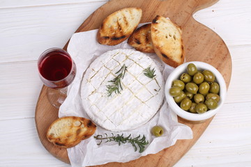 Camembert with red wine and olives