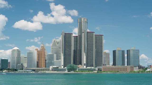 Detroit Skyline From Across The River Medium Panning
