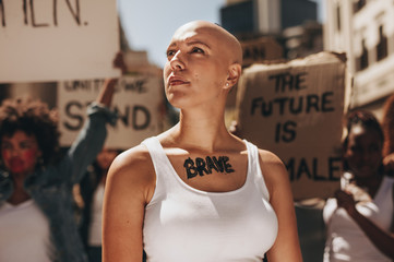Activist demonstrating women bravery - obrazy, fototapety, plakaty