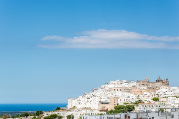 Obraz premium Panoramic view of the medieval white village of Ostuni