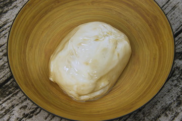 Burrata fumée dans un bol