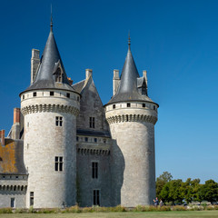 Tours du château médiéval de Sully-sur Loire (France)