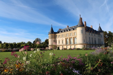 Fototapeta na wymiar Château et jardin de Rambouillet, dans les Yvelines, en été (France)