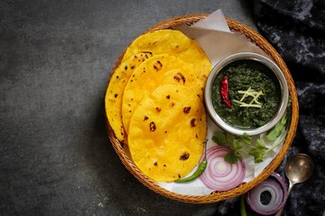 Sarson ka saag and Makki ki roti /Indian corn bread with mustard leaves gravy - obrazy, fototapety, plakaty