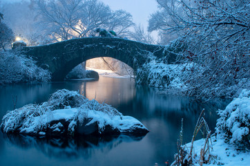 Gapstow-Brücke im Winter, Central Park New York City. Vereinigte Staaten von Amerika