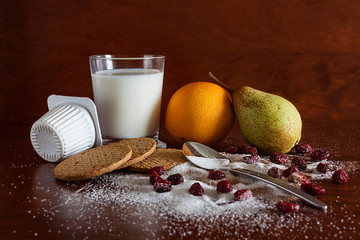 DESAYUNO CON FRUTA QUESO BLANCO LECHE Y ARÁNDANOS
