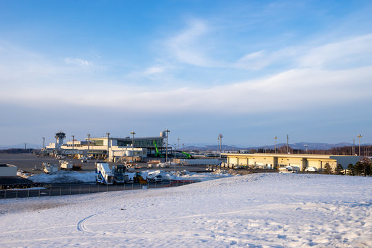 冬の旭川空港公園グリーンポートから見る旭川空港の風景