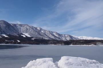 Obraz na płótnie Canvas 冬の青木湖