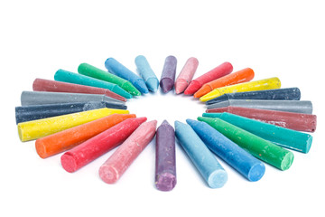 crayon multicolored circle in a row.
