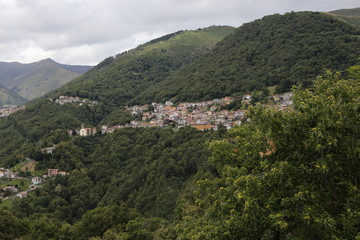 Obraz premium italian mountain town