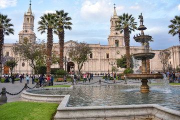 Obraz premium Views of the Plaza de Armas, Basilica Cathdral and colonial buildings in Arequipa, Peru