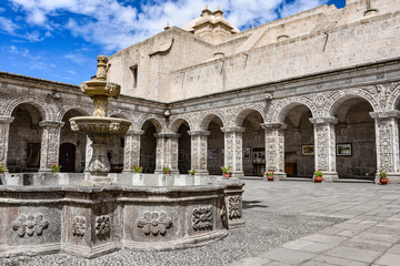 Obraz premium The interior courtyard and cloisters of Church of La Compania, Arequipa, Peru