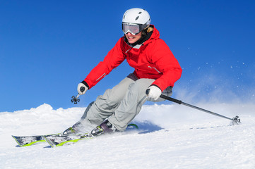 Fototapeta na wymiar Freude beim Skifahren auf der Piste