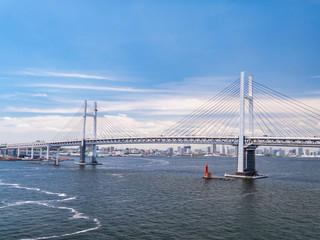 Fototapeta premium 神奈川県 横浜市 ベイブリッジ 横浜港