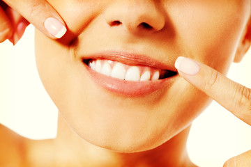 Obraz premium Dental health concept - beautiful woman pointing to her teeth