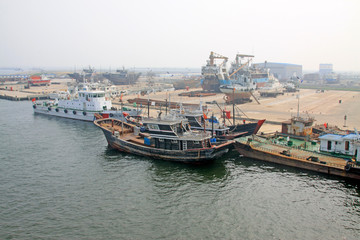Naklejka premium ships in the shipyard wharf berthing