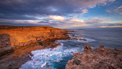 Fototapeta na wymiar Evening golden sunlight reflecting off the sea cliffs on Dirk Hartog Island, Western Australia